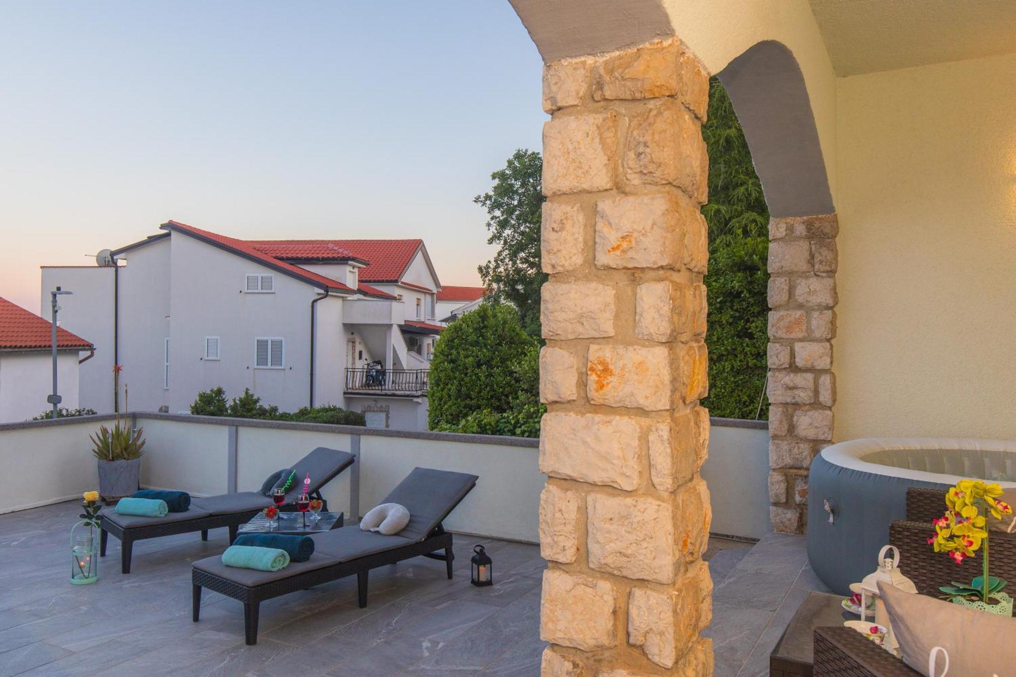 Apartment Tara With Seaview Đảo Krk Ngoại thất bức ảnh