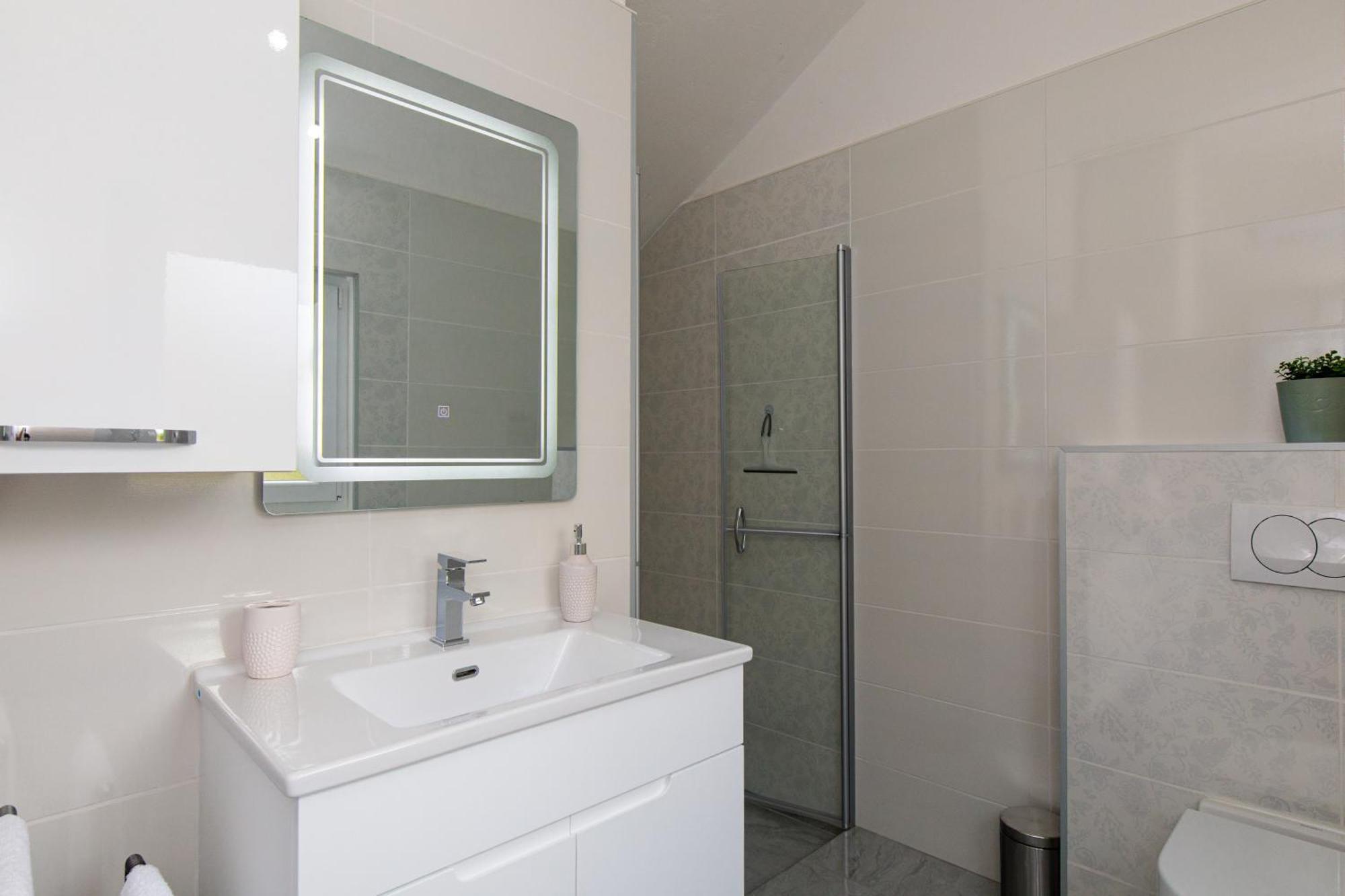 Apartment Tara With Seaview Đảo Krk Ngoại thất bức ảnh