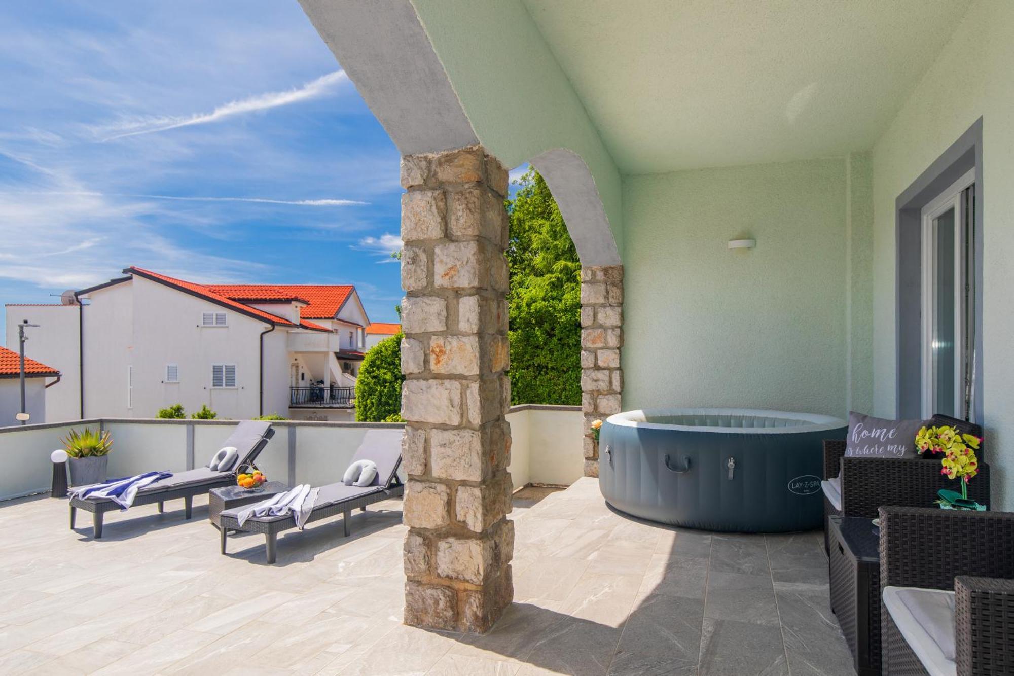 Apartment Tara With Seaview Đảo Krk Ngoại thất bức ảnh
